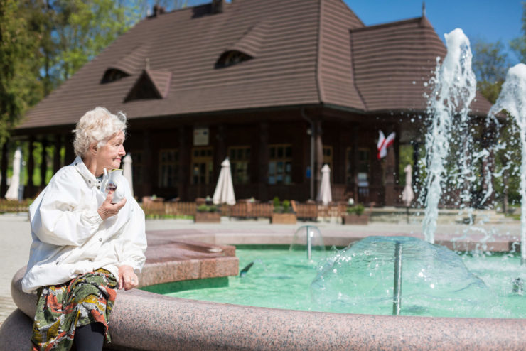 Zdjęcie ilustruące turystykę senioralną